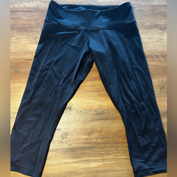 Lululemon 3/4 leggings - Picture 2 of 3